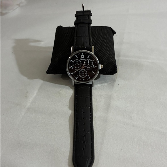 Geneva Watch Black Pleather Strap, Silver Case Gift Box Included - Picture 6 of 10